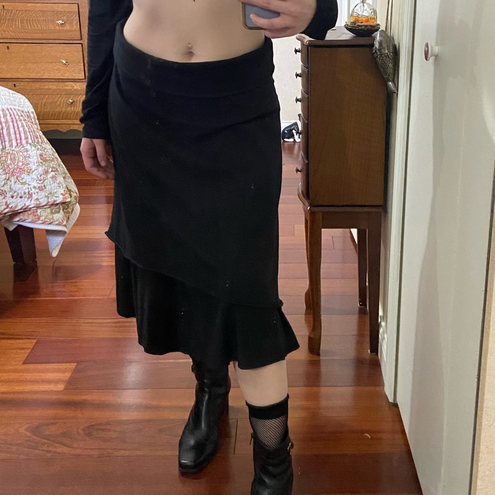 Casual black skirt
